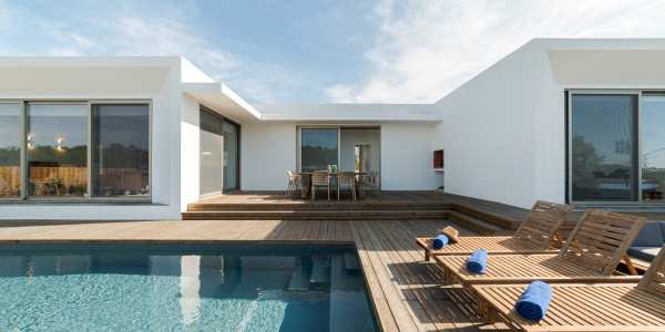 Reformas Integrales de Casas Tona · Construcción y Reforma de Piscinas