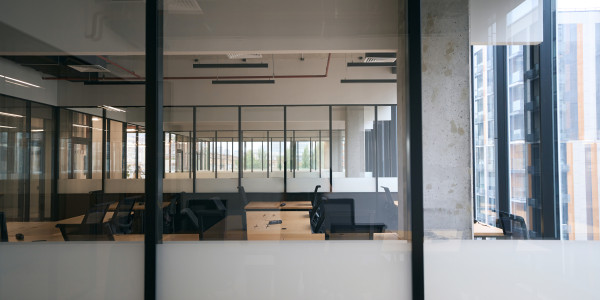 Reformas Integrales de Oficinas y Despachos Roda de Ter · Diseño e Instalación de Paneles Divisorios